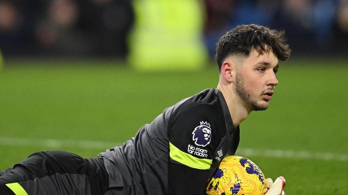 Kiper Burnley Masuk Radar Manchester City untuk Kembali